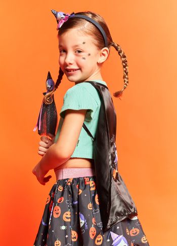 Copia-de-halloweenbruxinha_capa_preto_59217